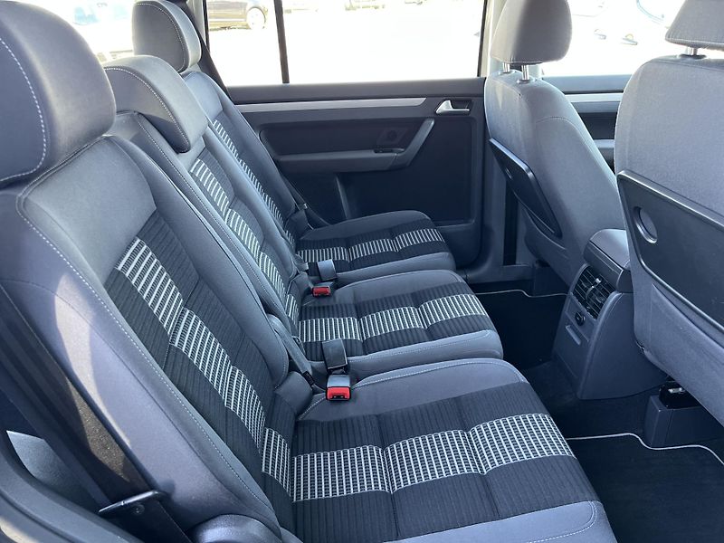 Volkswagen Touran United 1.4TSi 103kw TEMPOMAT - fotka 29 z 40