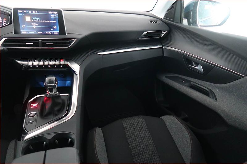 Peugeot 3008 (2021) 1.2 PureTech, Serv.kniha - fotka 8 z 18
