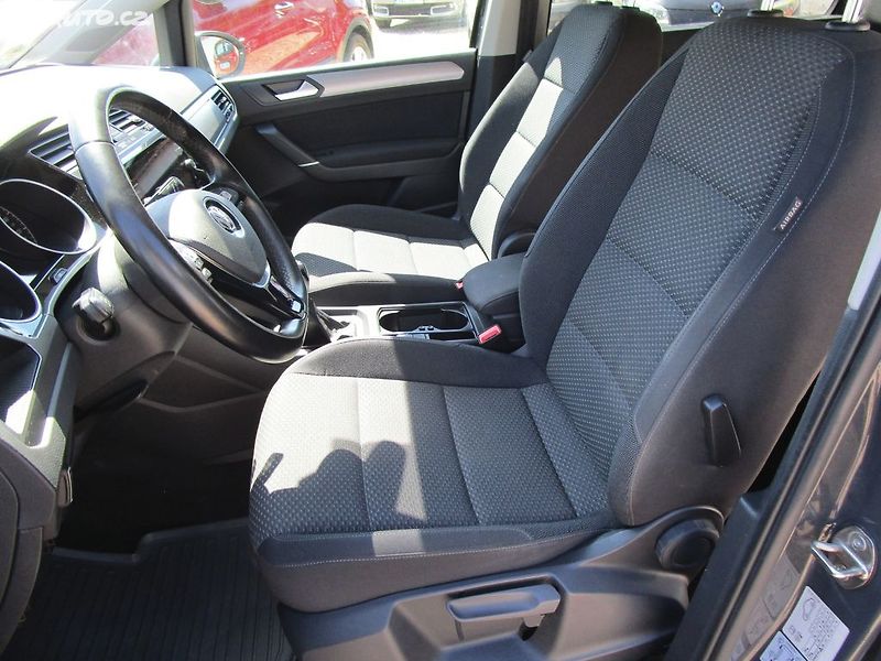 Volkswagen Touran 1,5TSI-110KW-7-MÍSTNÝ-NOVÁ STK - fotka 16 z 28