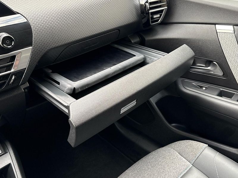 Citroën C4 (2023) Shine 1.2 PureTech 130 EAT8 - fotka 46 z 58