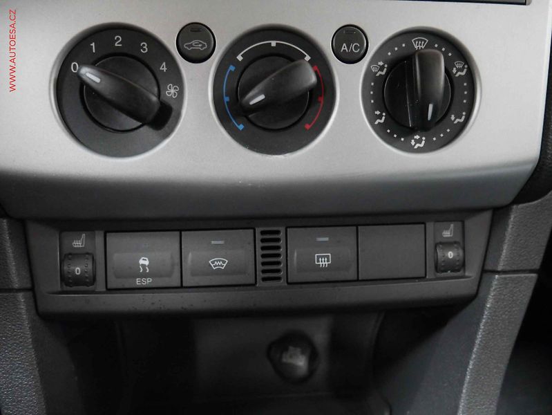 Ford Focus (2007) 2.0 i, AC, výhřev sed - fotka 14 z 15