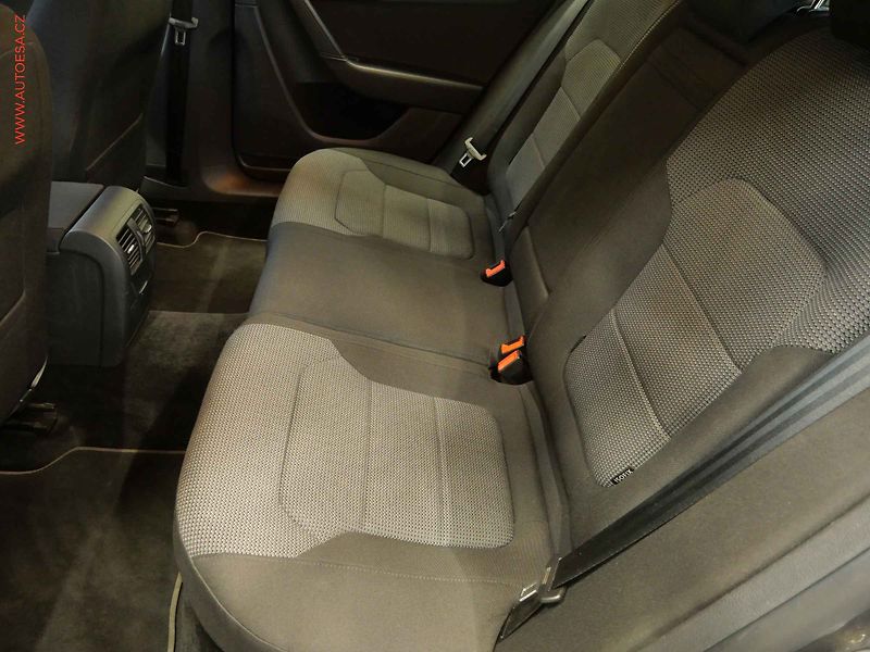 Volkswagen Passat (2013) 2.0TDi, DSG, klima - fotka 10 z 21