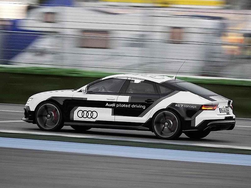 Audi pustilo na závodní okruh model RS 7 bez řidiče.