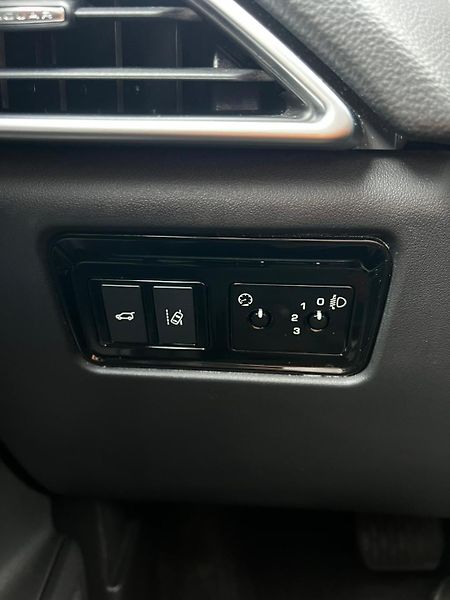 Jaguar F-Pace 20d Aut. Prestige AWD PANO TZ  - fotka 21 z 25