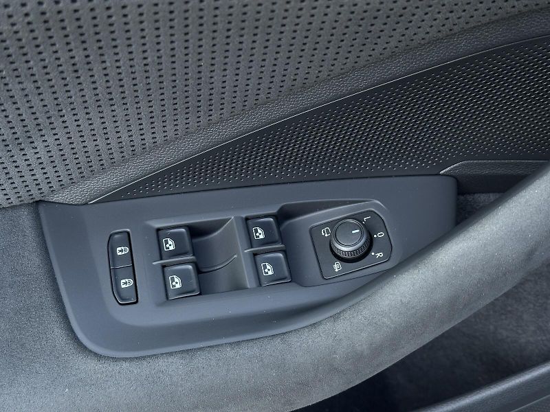 Škoda Superb 2.0TSi 4x4 DSG Sportline 265PS - fotka 16 z 52