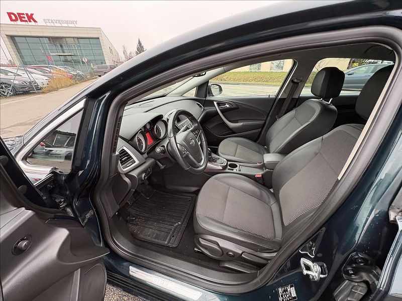 Opel Astra 1,4 iT 103kW,Xenon,Navi,Výhřev - fotka 3 z 32