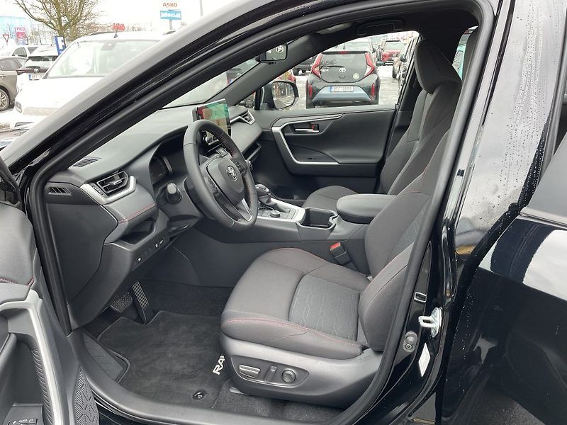 Toyota RAV4 2.5 Plug-in Hybrid ODBĚR 10/26 - fotka 13 z 34