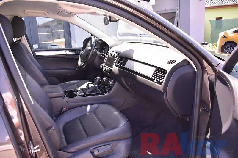 Volkswagen Touareg (2015) 3,0 TDI 4M - 193 kw - fotka 14 z 34