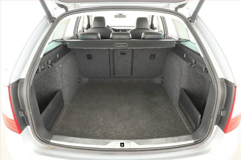 Škoda Superb (2013) Elegance 2.0 TDI, Serv.kniha - fotka 10 z 16