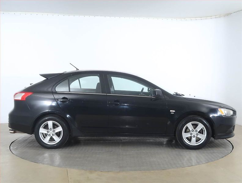 Mitsubishi Lancer (2009) 1.8 MIVEC, Serv.kniha - fotka 6 z 16