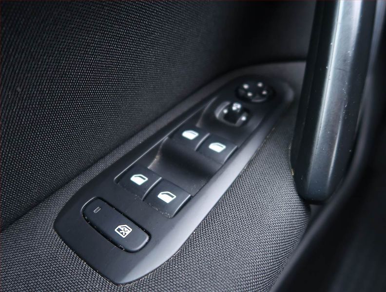 Peugeot 308 (2018) 1.5 BlueHDi, Navi, Tempomat - fotka 17 z 17