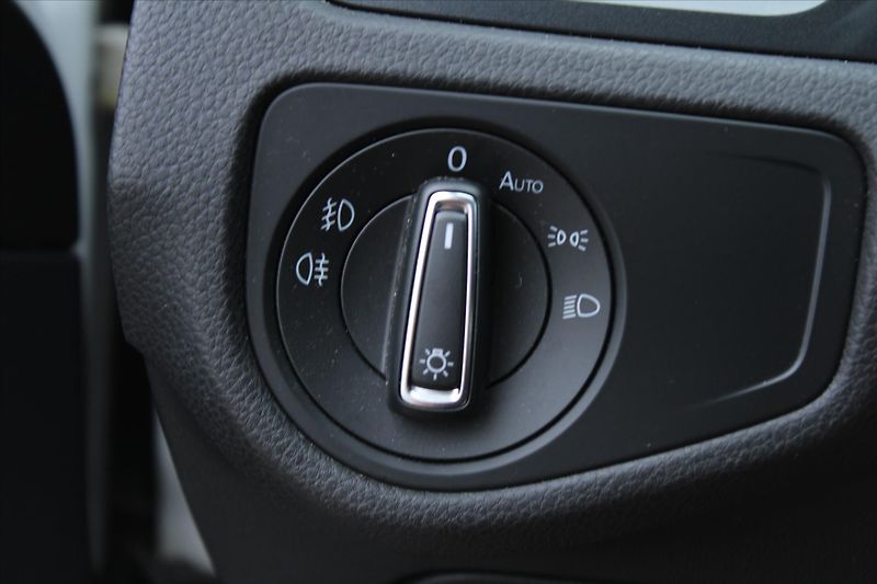 Volkswagen Golf 1.0 TSI 85kW COMFORTLINE ČR - fotka 16 z 26