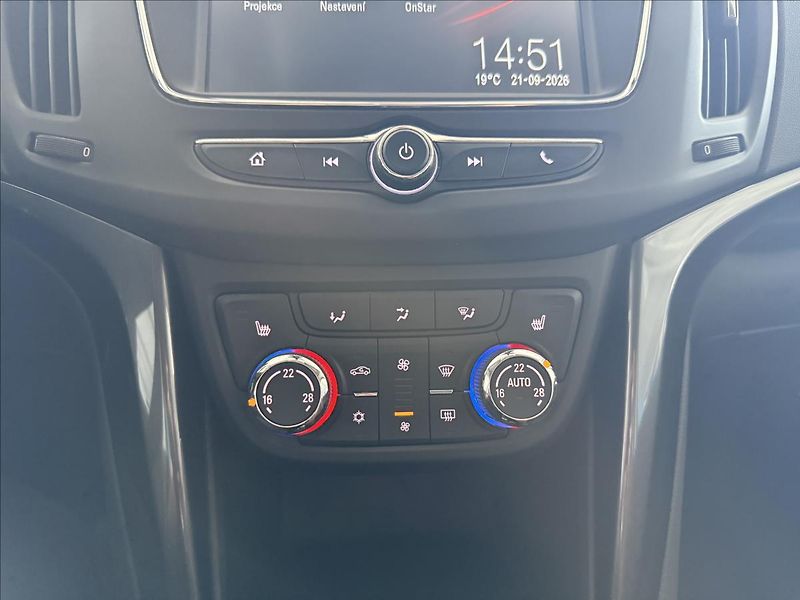 Opel Zafira 1,4   103kW,SERVISKA,2.MAJ,7MÍ - fotka 16 z 26