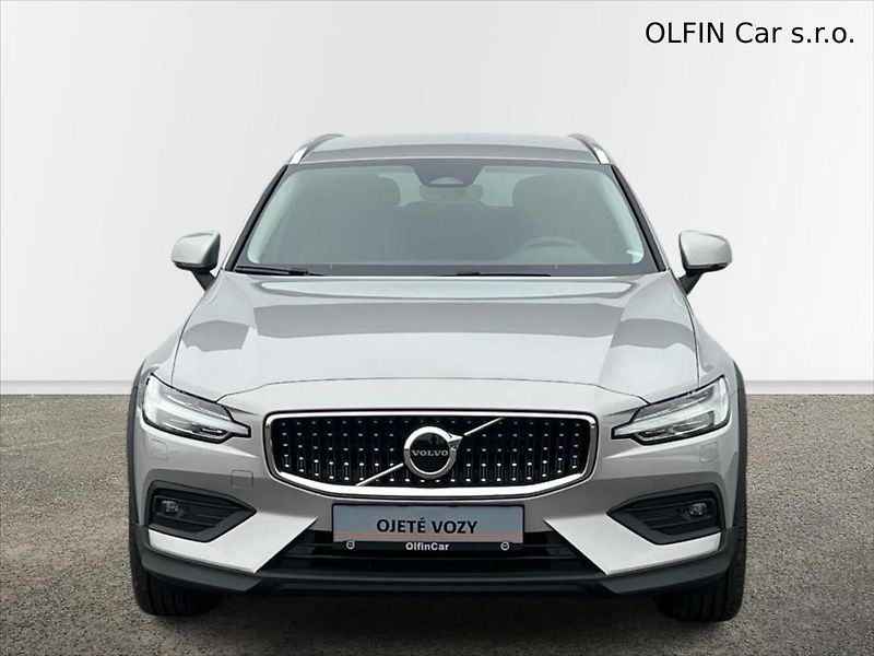 Volvo V60 2,0 AWD CROSS COUNTRY PLUS  B4 - fotka 4 z 28