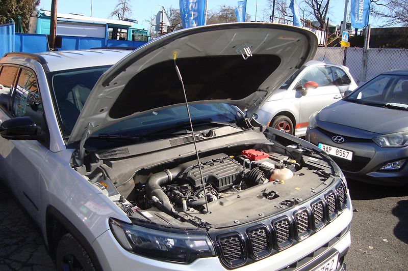 Jeep Compass (2022) 1.3 Night Eagle,ČR,1.Majitel - fotka 16 z 75
