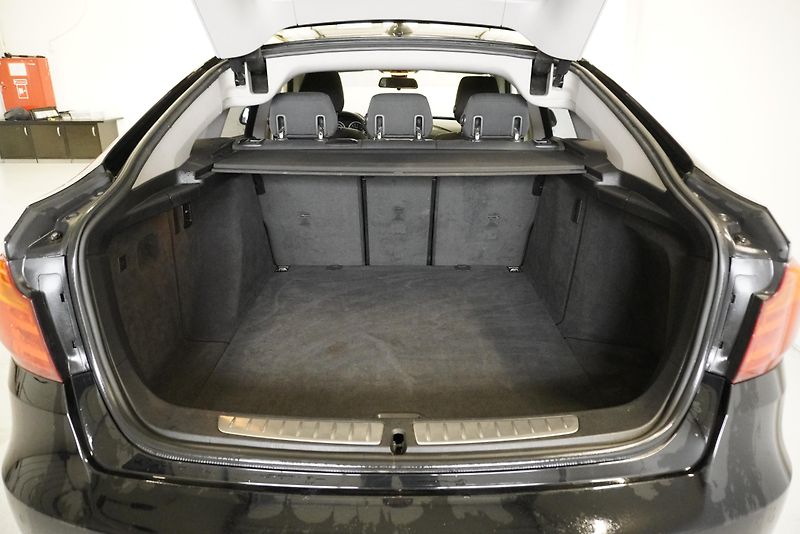 BMW Řada 3 320i LUXURY LINE AUTOMAT - fotka 10 z 35