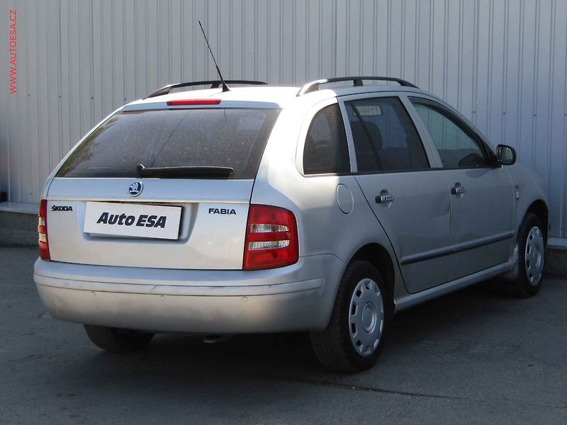 Škoda Fabia (2002) 1.4i, ČR, park.asist - fotka 4 z 12