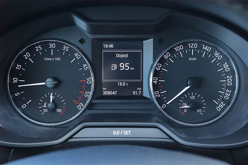Škoda Octavia (2015) 1.6 TDI, Tempomat - fotka 11 z 21
