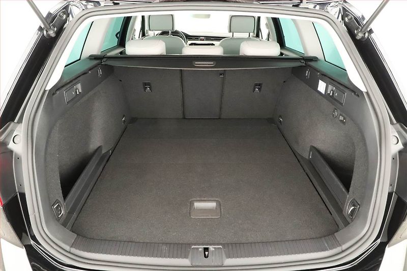 Volkswagen Passat (2022) 2.0 TDI - fotka 19 z 20