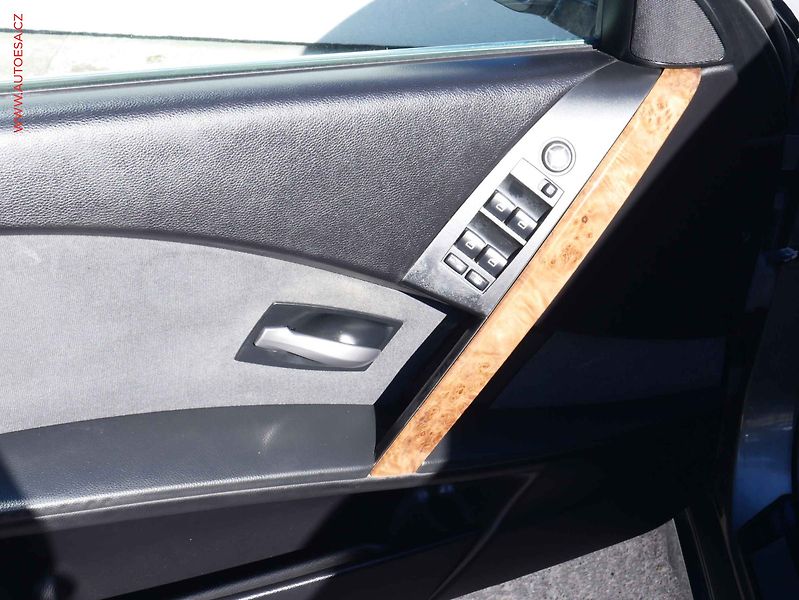 BMW Řada 5 (2005) 2.5i, ČR, AC, xenon - fotka 15 z 15