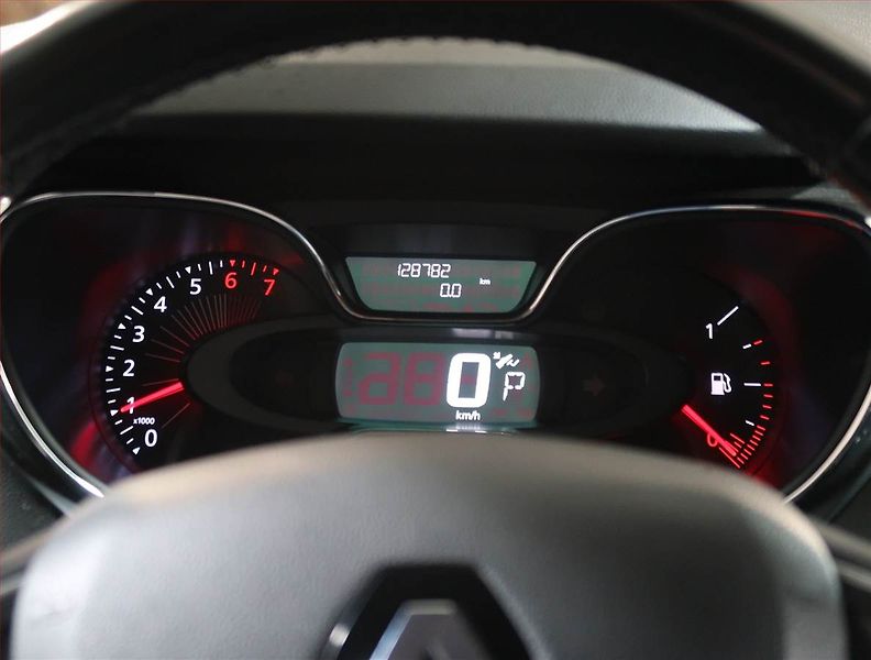 Renault Captur (2016) 1.2 TCe, Automat, Tempomat - fotka 11 z 22