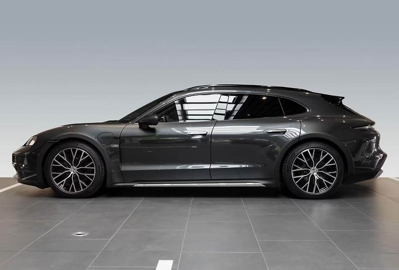 Porsche Taycan 4 Cross Turismo InnoDrive 360 - fotka 3 z 24