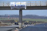 První asfalt na dálnici D35 kolem Vysokého Mýta. Březen 2025