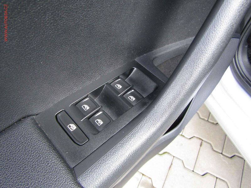 Škoda Octavia (2017) 1.6 TDi, 2.maj,ČR, AC - fotka 11 z 20