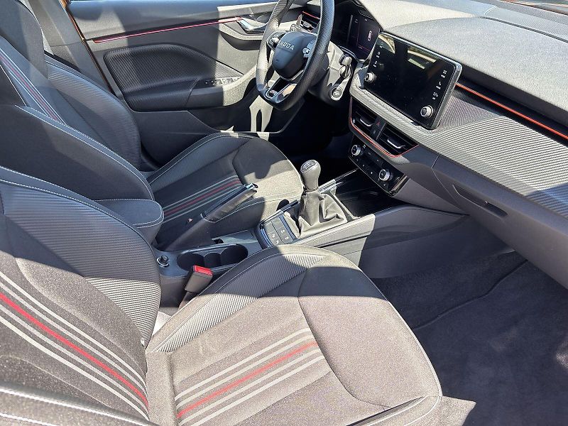 Škoda Kamiq (2025) 1.5 TSI Monte Carlo - fotka 9 z 29