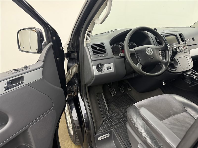 Volkswagen Multivan 2,5 4X4 DPH NZTOP EL.DVEŘE TZ - fotka 22 z 37