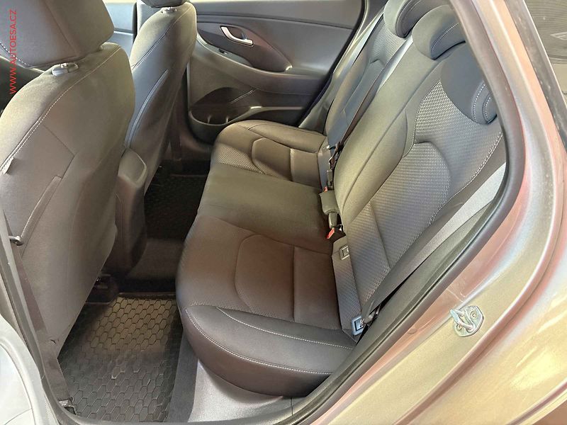 Hyundai i30 (2018) 1.0TGDi, 1.maj,ČR, STK7/28 - fotka 10 z 14