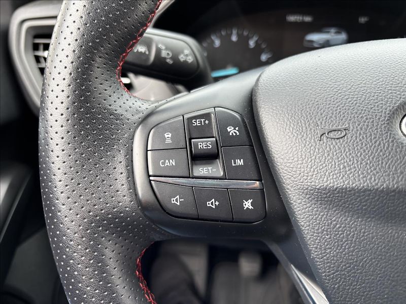Ford Focus 1,0 EcoBoost 92 kW ST Line - fotka 24 z 35
