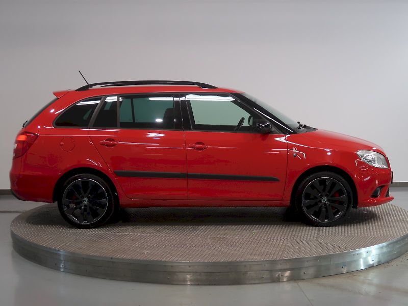 Škoda Fabia (2011) RS 1.4TSI 132KW DSG - fotka 8 z 25