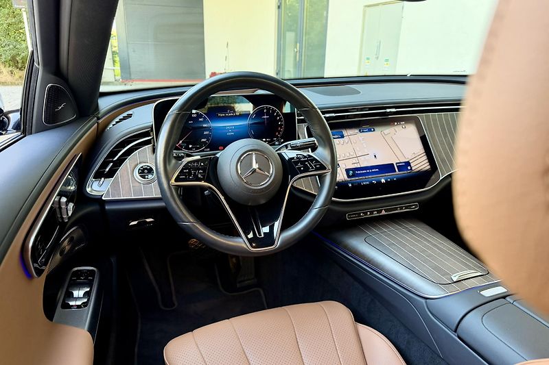 Mercedes-Benz Třídy E (2024) E 300de 4Matic  - fotka 23 z 68