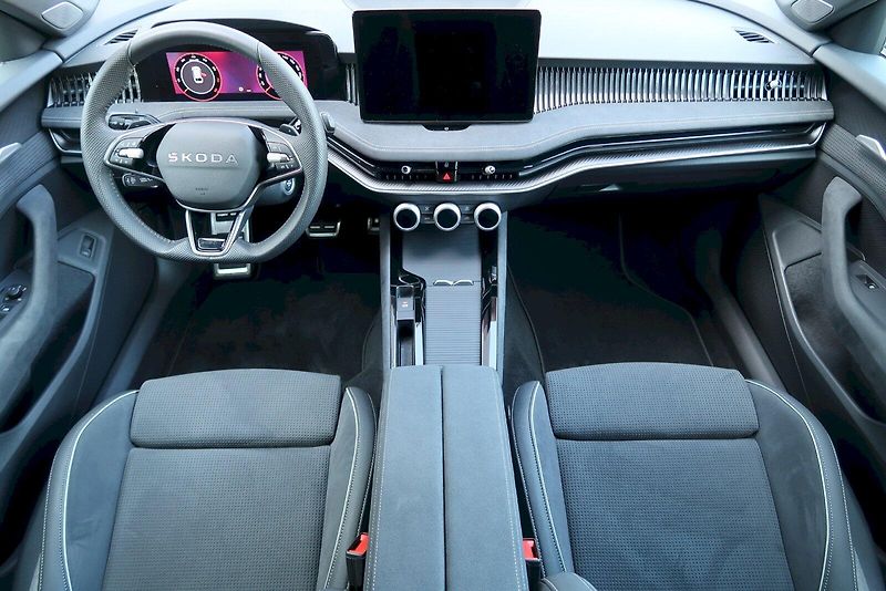 Škoda Superb (2025) Combi SportLine  2,0 TSi/150 k - fotka 5 z 33