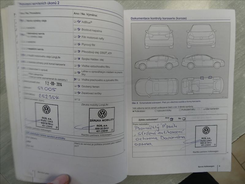 Volkswagen Touareg 3,0 TDi V6 180kW, webasto, DPH - fotka 39 z 50