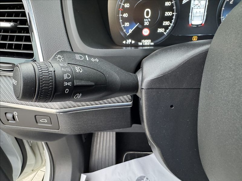 Volvo XC90 2,0 T6 AWD Drive-E 2.0L R-Desi - fotka 29 z 50