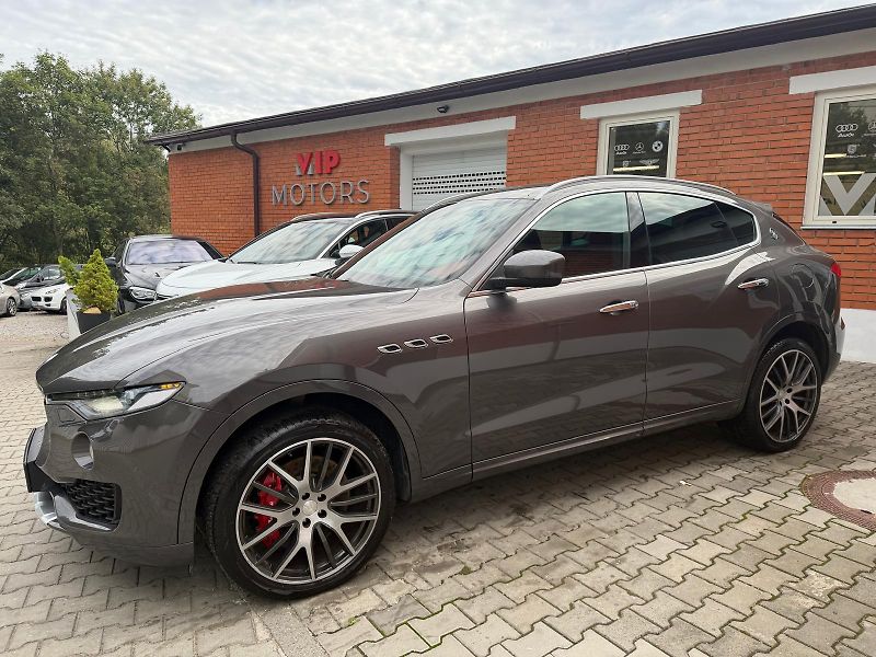 Maserati Levante SQ4-316KW-4x4-H&K-R21-ČR - fotka 2 z 34