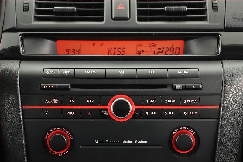 Mazda 3 (2006) 1.6, po STK, jezdí výborně - fotka 12 z 15