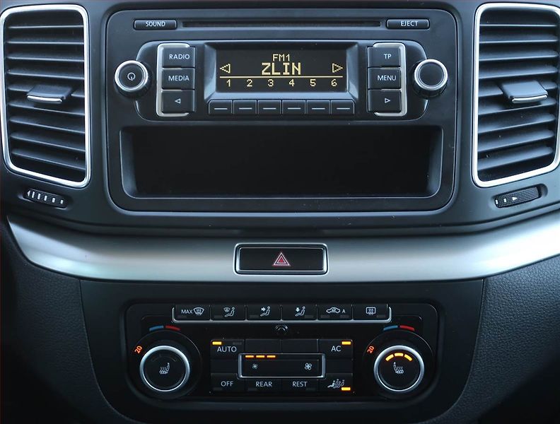 Volkswagen Sharan (2012) 2.0 TDI, 7 míst, Serv.kniha - fotka 12 z 18