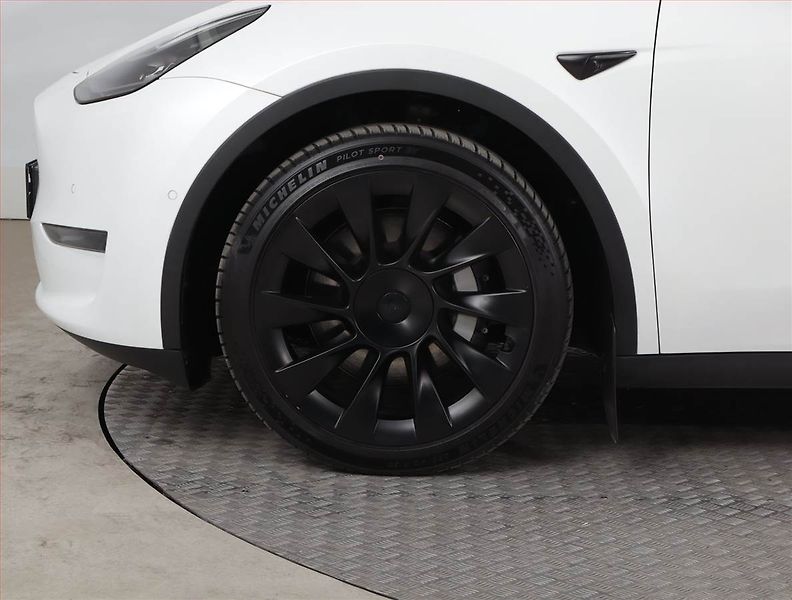 Tesla Model Y (2021) Long Range AWD 75kWh, SoH 95% - fotka 15 z 23