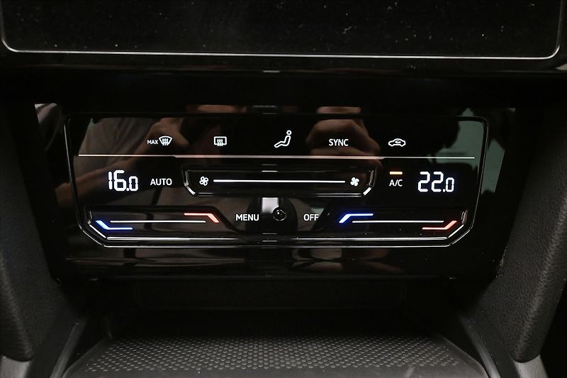 Volkswagen Passat 2,0 TDI 110kW DSG Business Zár - fotka 18 z 25