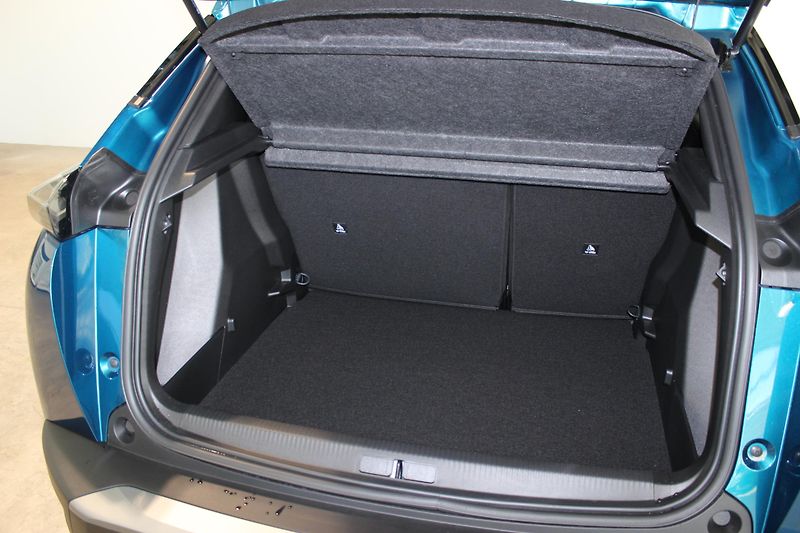 Peugeot 2008 (2026) ALLURE PureTech 100 S&S MAN6 - fotka 17 z 17