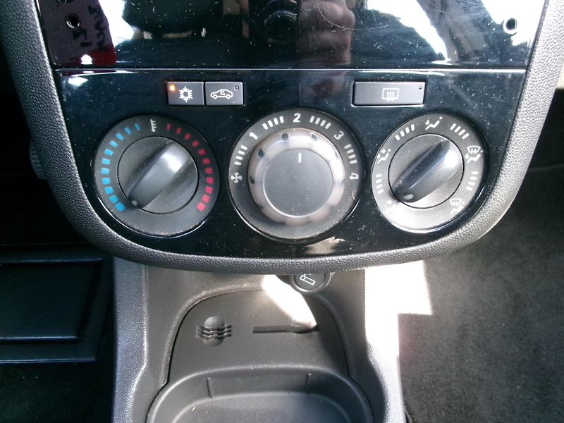 Opel Corsa (2008) 1,2 16V KLIMA ALU - fotka 17 z 25