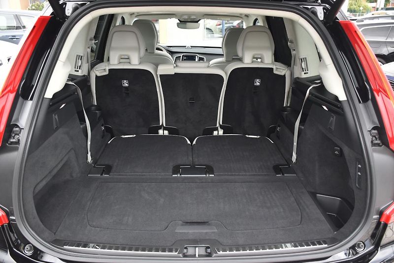 Volvo XC90 B5 AWD ULTIMATE 1.maj. B&W  - fotka 27 z 31