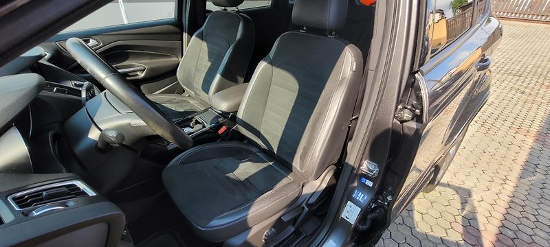 Ford Kuga (2016) 1,5 110kW ST-Line Bi-Xenony - fotka 9 z 45