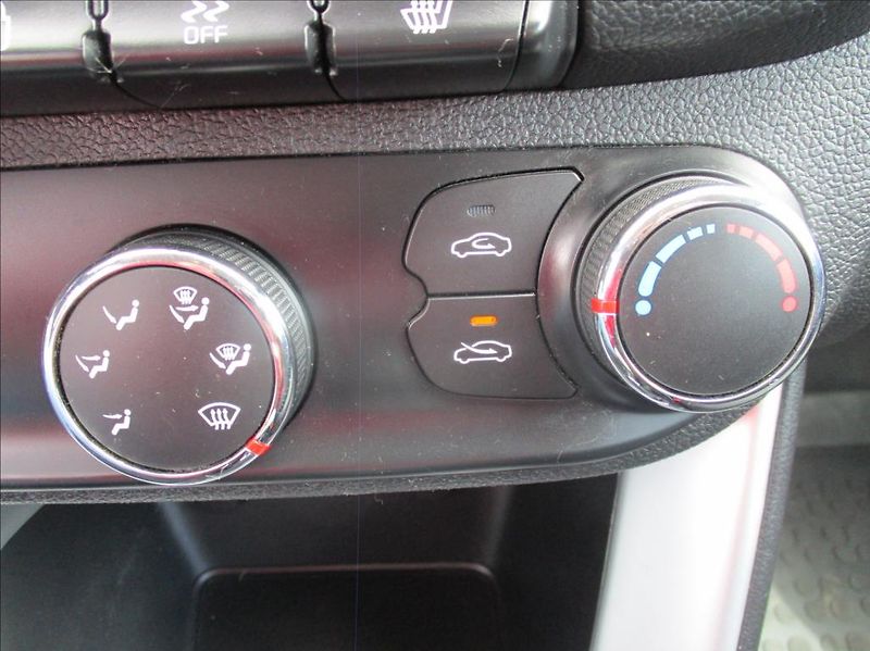 Kia Ceed 1,6 CRDi, klima,servis,DPH,CZ, - fotka 25 z 40