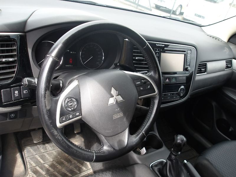 Mitsubishi Outlander 2,3DI-D 4x4 ČR 7 MÍST ! 2.MAJ. - fotka 23 z 39