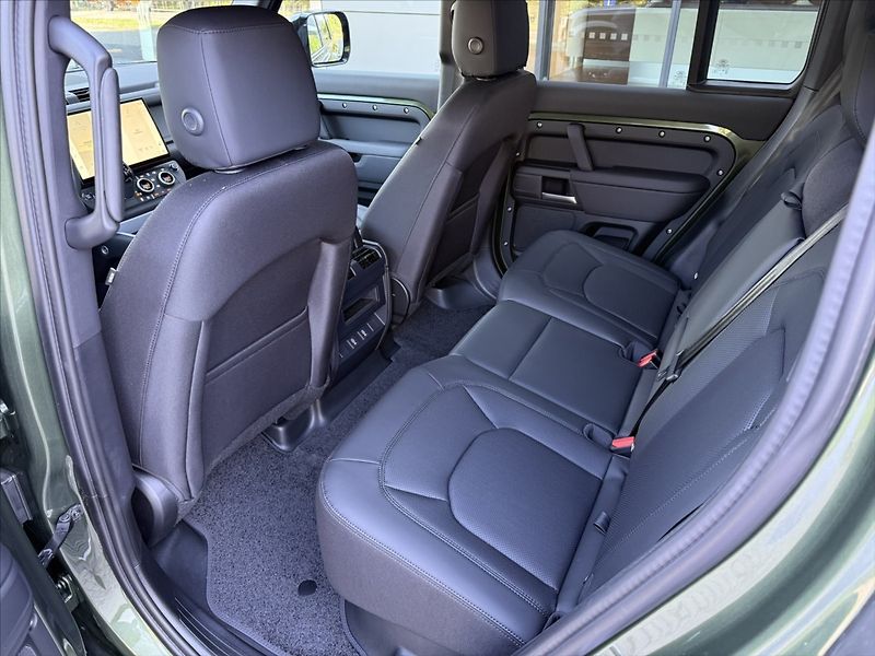 Land Rover Defender (2026) 3,0 S D200 - fotka 15 z 23