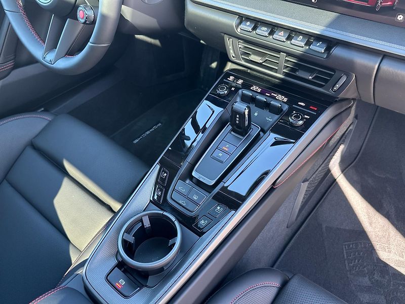 Porsche 911 Carrera - fotka 27 z 30